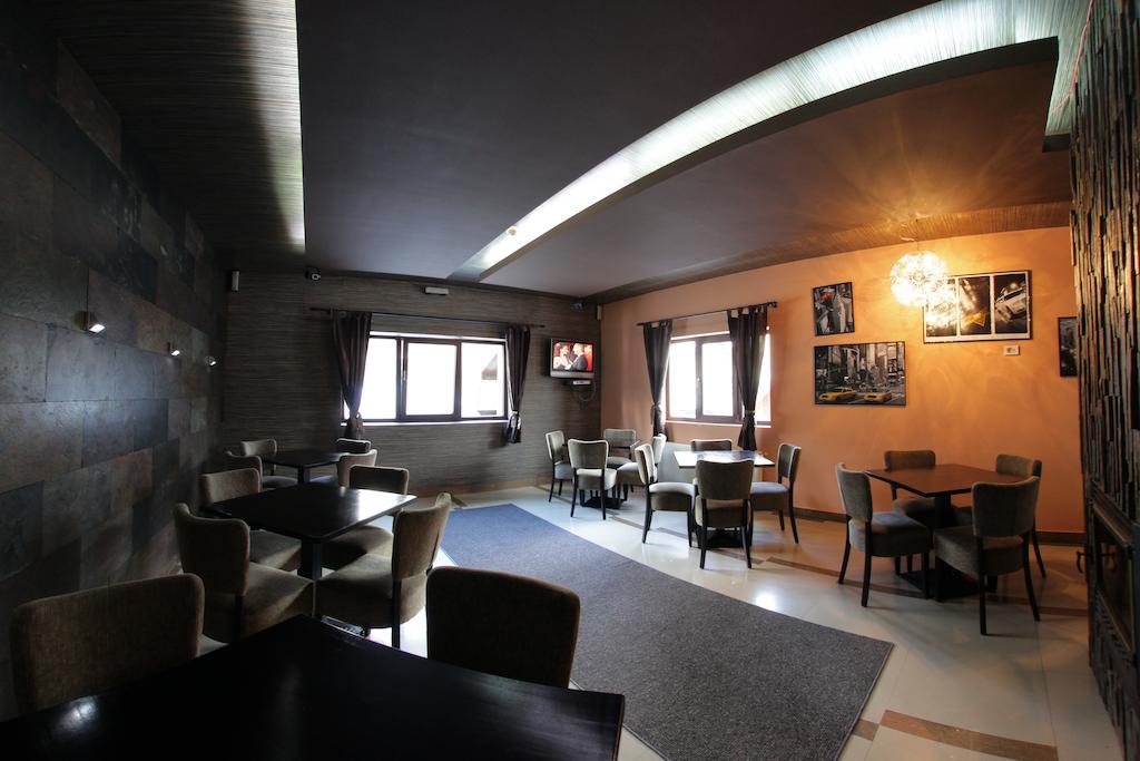 The Ghetto Hotel Buşteni Екстериор снимка