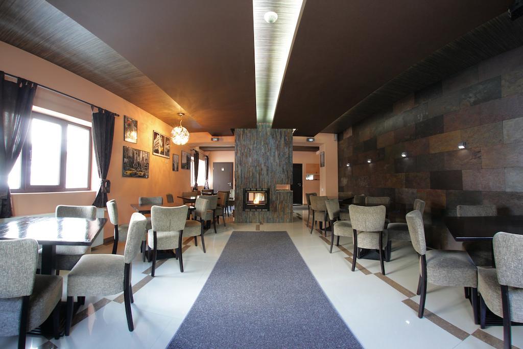 The Ghetto Hotel Buşteni Екстериор снимка