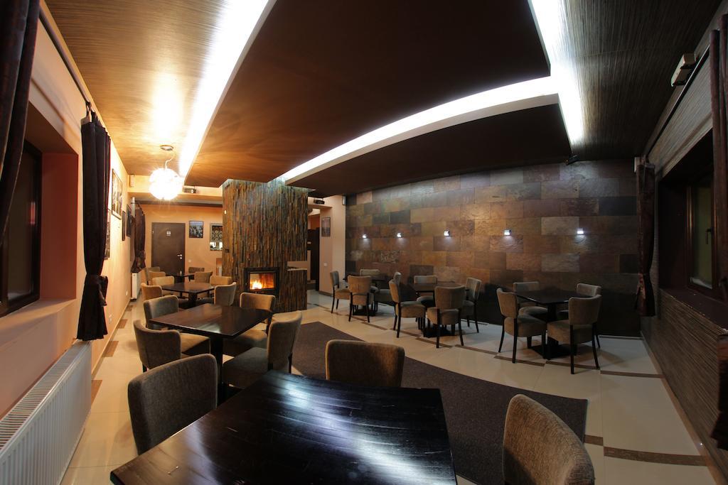 The Ghetto Hotel Buşteni Екстериор снимка