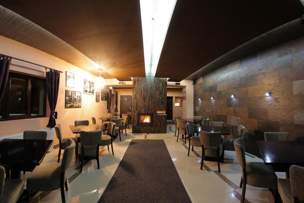 The Ghetto Hotel Buşteni Екстериор снимка