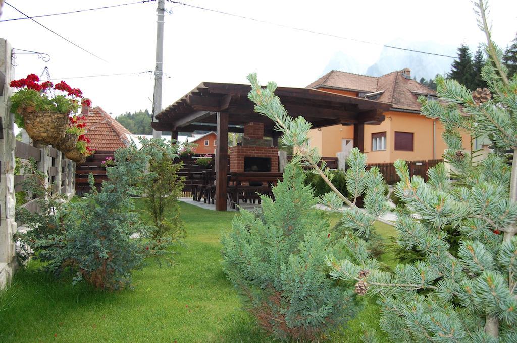 The Ghetto Hotel Buşteni Екстериор снимка