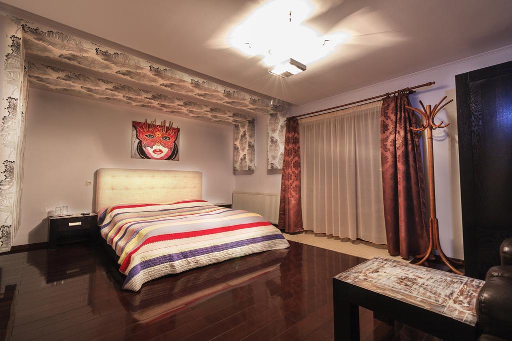 The Ghetto Hotel Buşteni Екстериор снимка