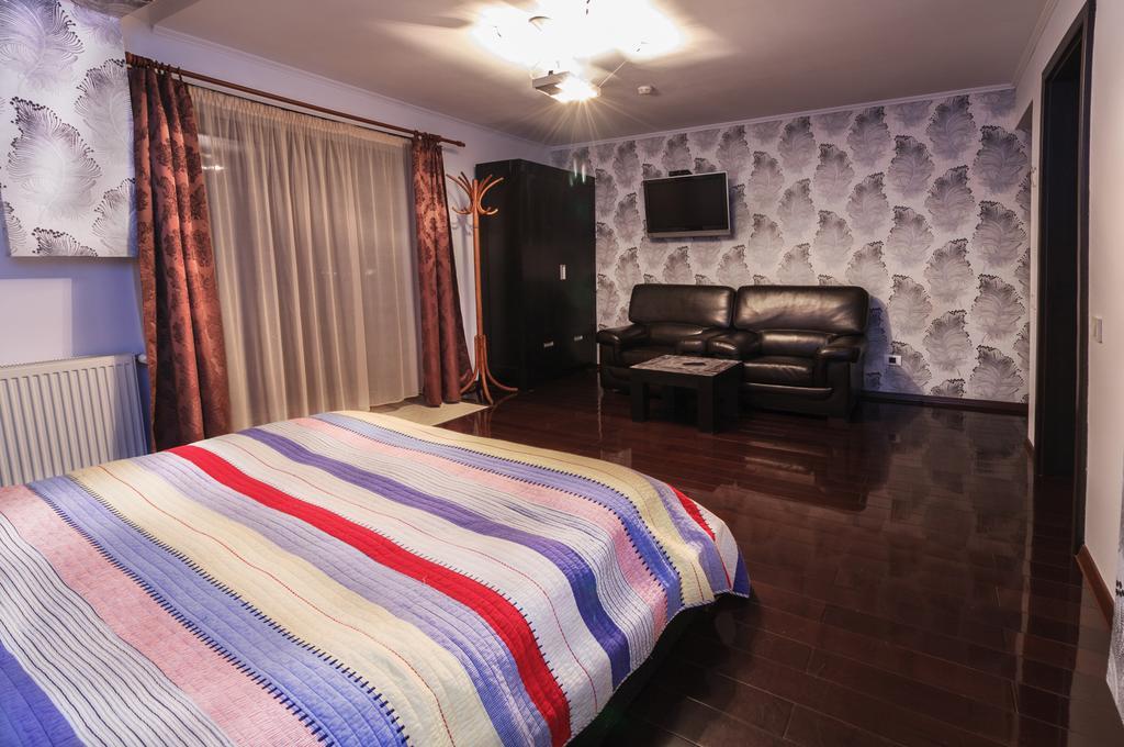The Ghetto Hotel Buşteni Екстериор снимка