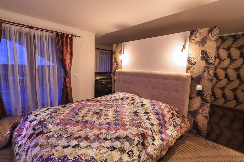 The Ghetto Hotel Buşteni Екстериор снимка
