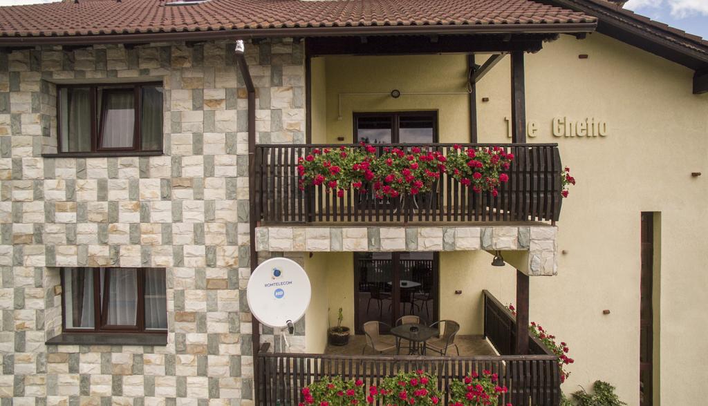 The Ghetto Hotel Buşteni Екстериор снимка