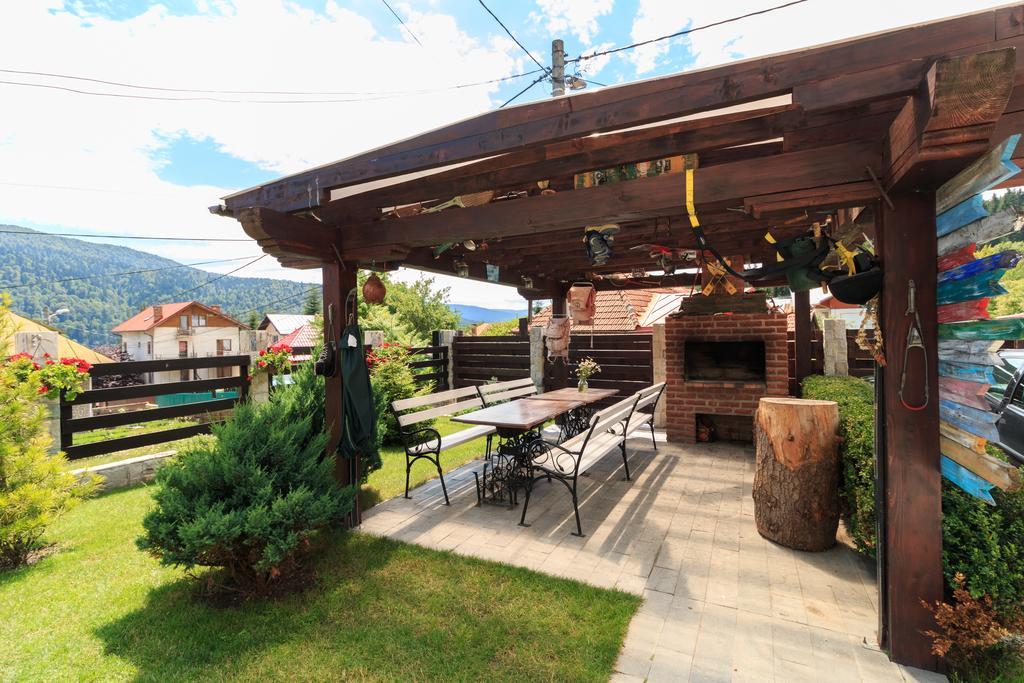 The Ghetto Hotel Buşteni Екстериор снимка