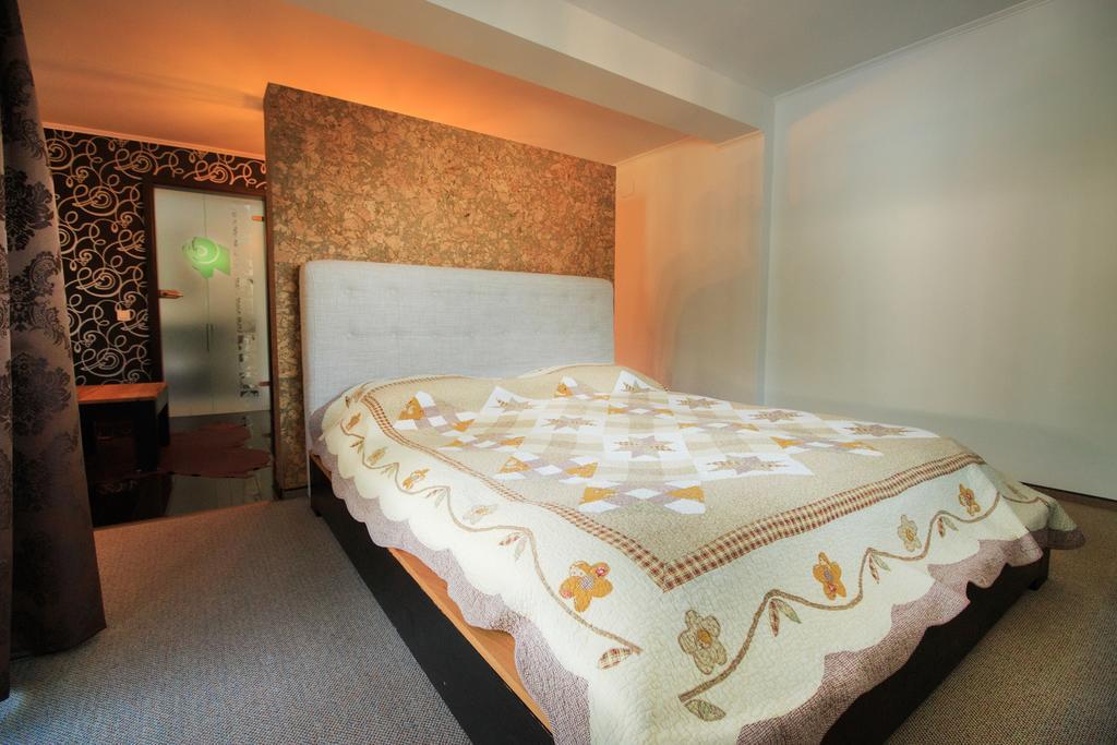 The Ghetto Hotel Buşteni Екстериор снимка