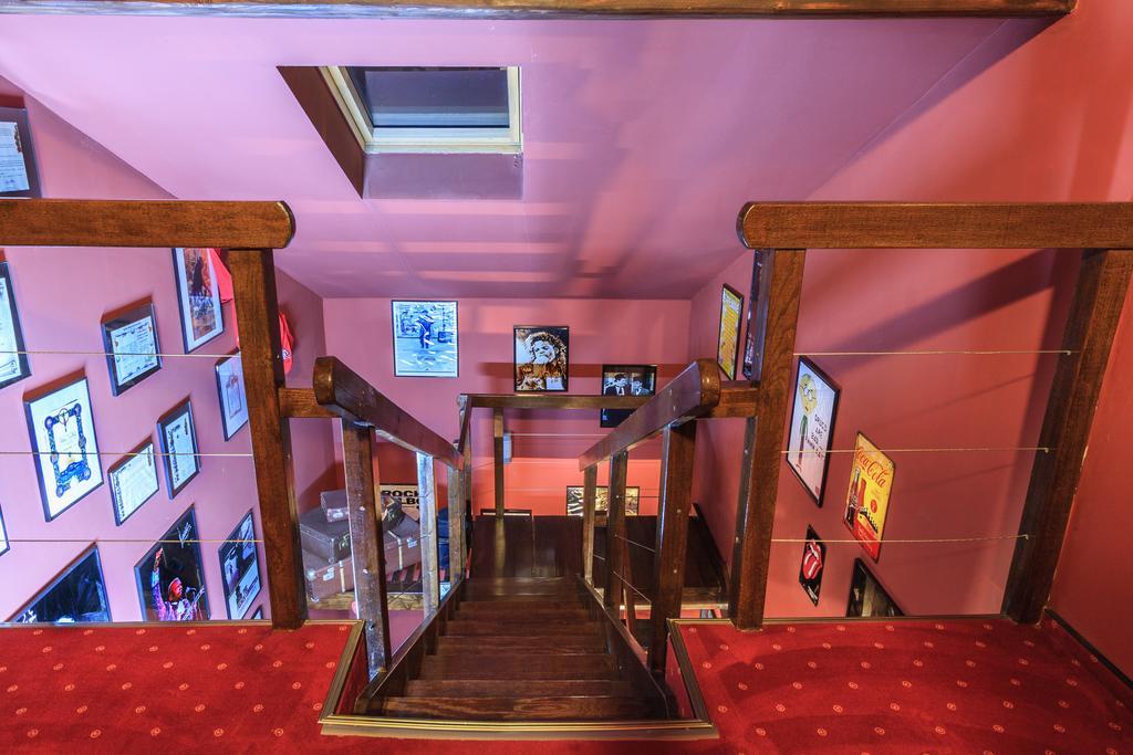 The Ghetto Hotel Buşteni Екстериор снимка