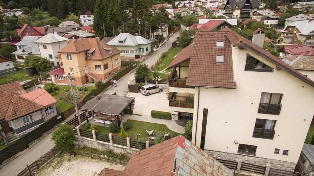 The Ghetto Hotel Buşteni Екстериор снимка
